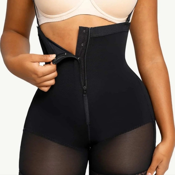 Leonisa's Black Boyshort Contour Shaper - Picture 6 of 7